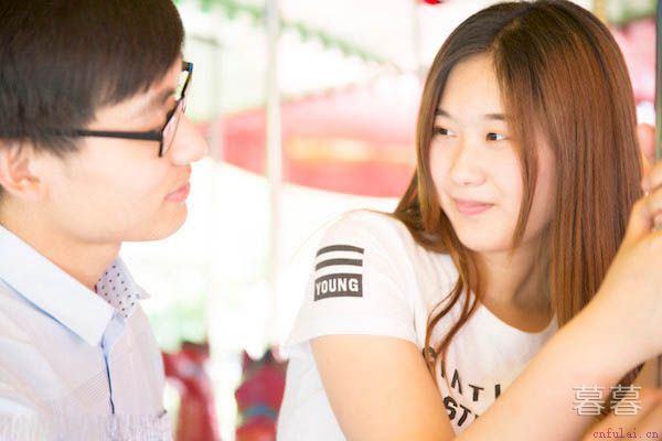 我和好友审审的故事 失恋后的她更加可爱了