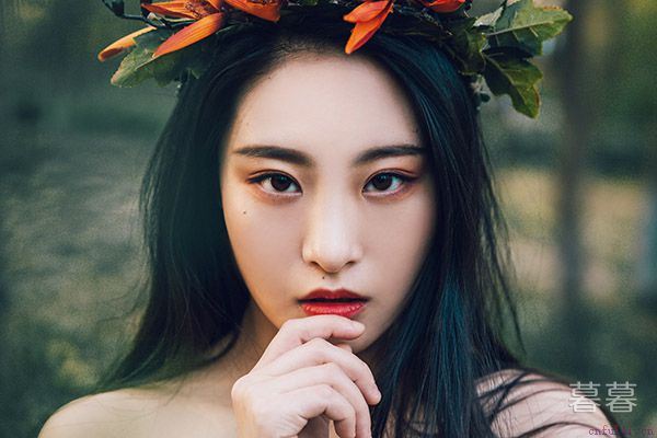 恋爱时女朋友经常想前男友 偶然发现两人偷偷开房