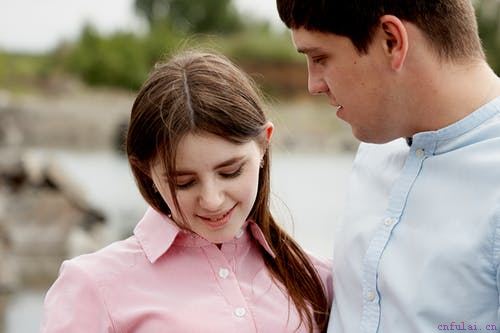 跟女孩子聊天套路,刚开始追女孩聊天套路