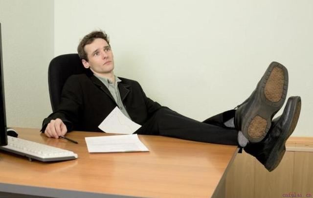 彻底忘记一个人的诀窍,就是学会不再纠结