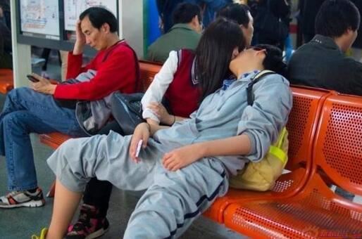 不善言辞的男生如何和女生聊天？