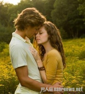 从女人的小动作看出是否爱你