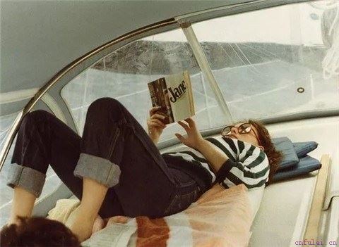 女孩每天跟我说早怎么回复？女生主动跟我说早安