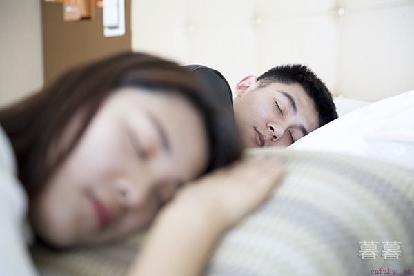 被动的男生喜欢的表现有哪些 眼神骗不了人