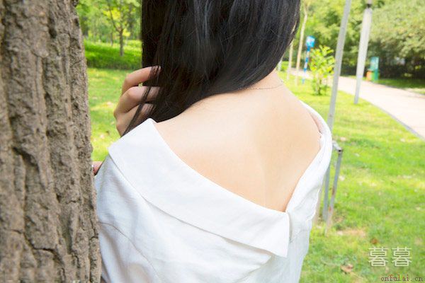 总感觉男朋友喜欢闺蜜 难道我要直接退出吗