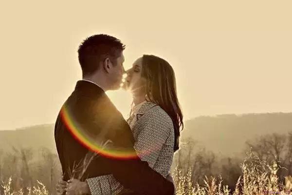 怎么让男朋友主动联系,让男朋友主动关心自己