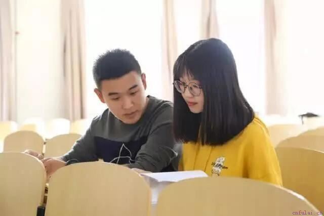 他们是大连理工的学霸情侣，获35项奖学金，读研恋爱“双丰收”