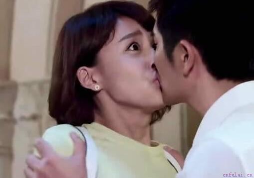 怎么强吻一个女生？