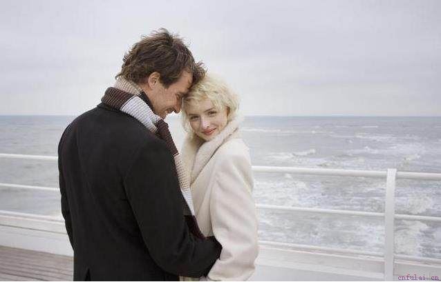 一个男生喜欢一个女生的表现 内向男暗恋最明显特征