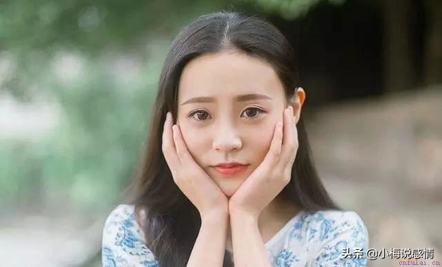 遇到心仪的女孩，聪明人不会主动表白，而是会用这些方式暗示她