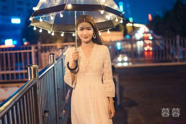 害怕一个人的夜晚说说 床头的灯亮才有安全感