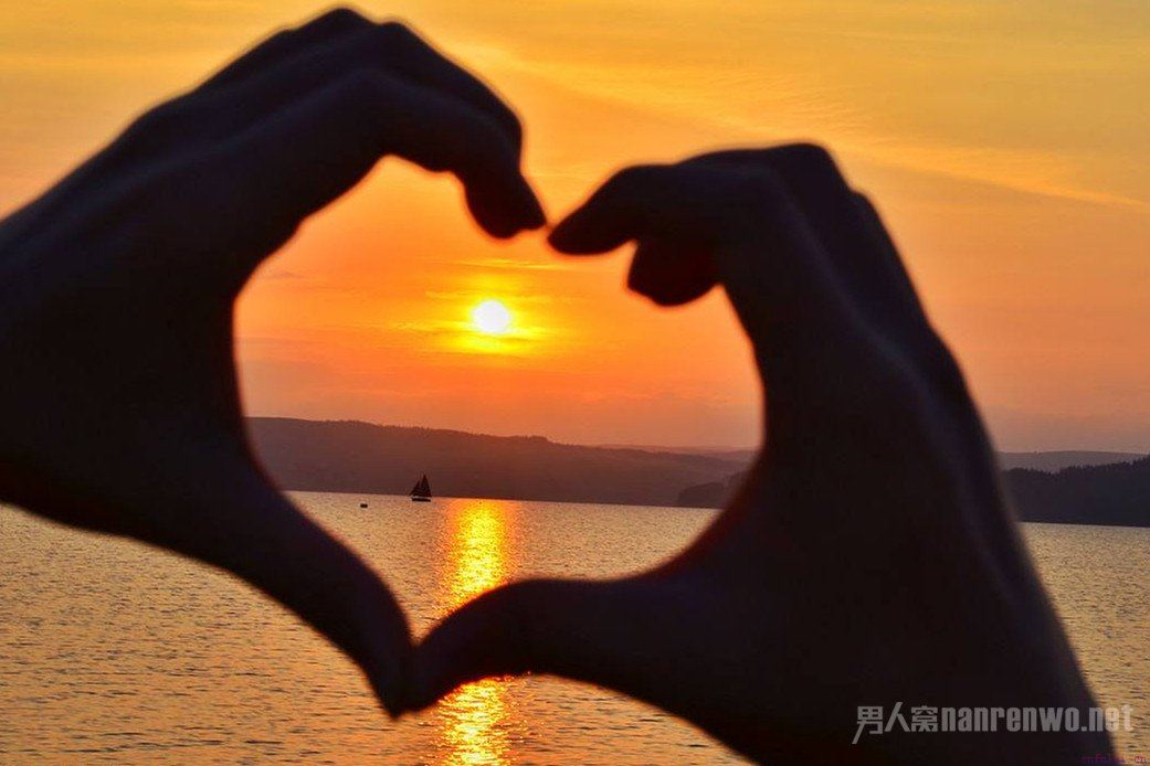 女生喜欢上男生的表现有哪些 别错过女生的暗示！