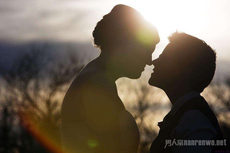 女朋友一定要哄吗？ 女朋友生气不开心时候怎么办？