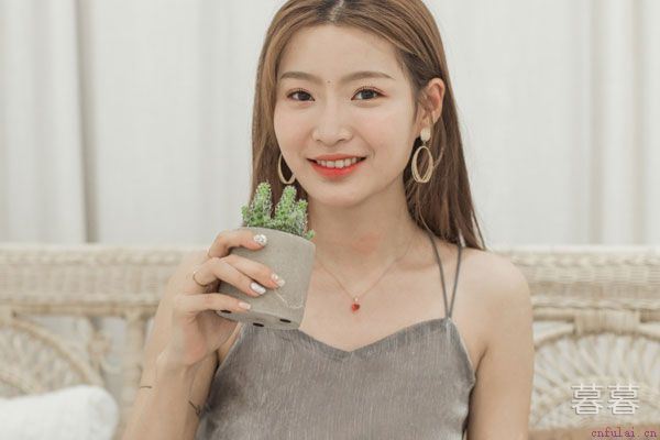 女人欺骗感情的特征 你就是她的备胎