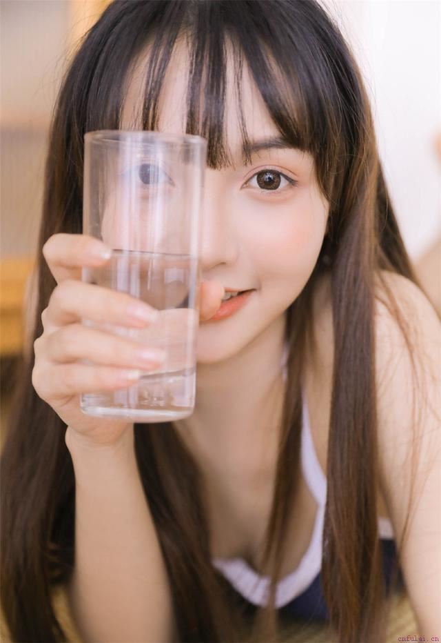 跟女孩子聊天怎么开头？学会这三个技术！让她快速地对你产生好感