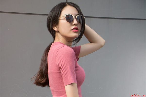 和女生聊天不知道说什么怎么办？