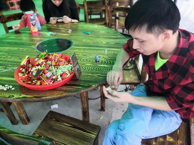 看了高手的泡妞方法，直言学不来，太难了