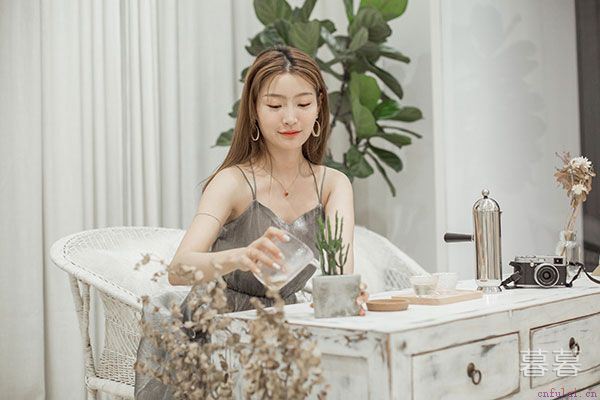 女生没有安全感怎么办 多与他人沟通交流