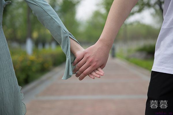 520对女朋友表白的浪漫情话 你的存在让我感觉到幸福