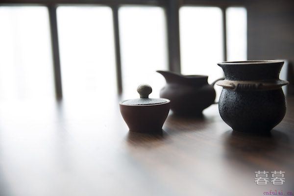 男人被感情重伤的表现 有这种表现的男人说明他深爱过