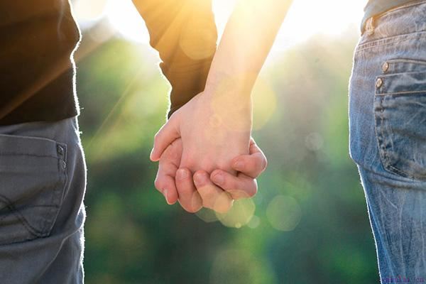 主动聊天第一句说啥?怎么聊天找话题