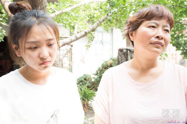 单亲婆婆特别依赖老公 我成为这个家的外人