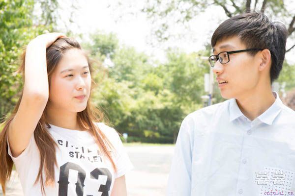 已婚女爱上男人的表现 喜欢用眼神电你