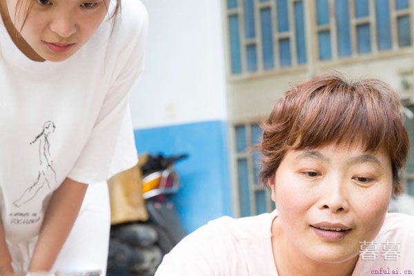 跟婆婆住一起我很压抑 在她眼里我是这个家的外人