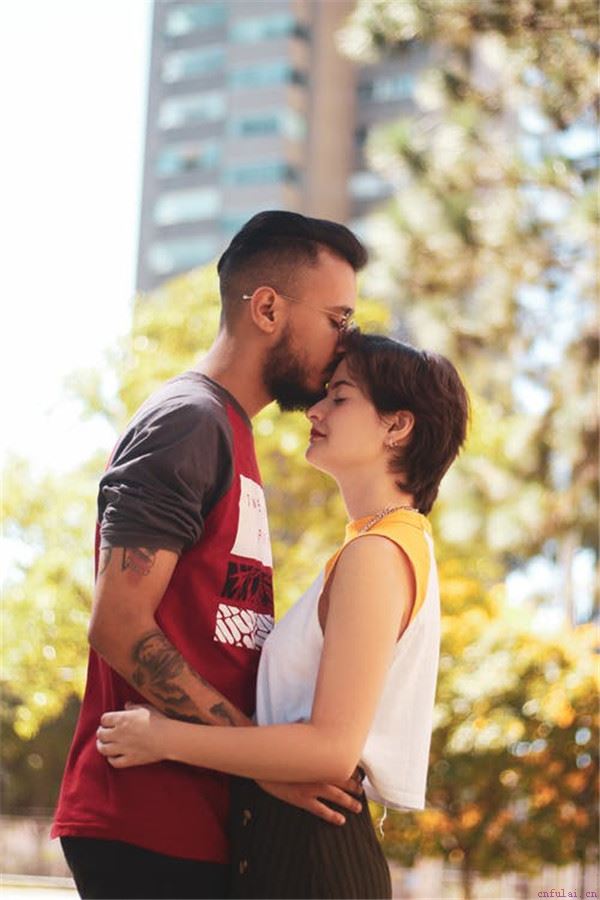 如何挽留一个你爱的人?女人越绝情越好挽回