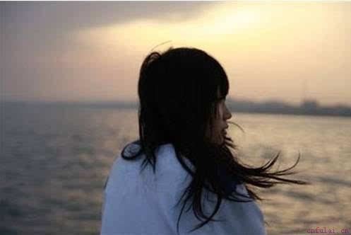 女人如果放不下一个人会有什么表现？这些你都知道吗