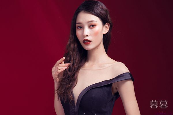 女人外遇有哪些痕迹 谎话和秘密成为她的日常