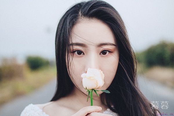 表达心情失落的伤感句子 正面应对才能度过悲伤